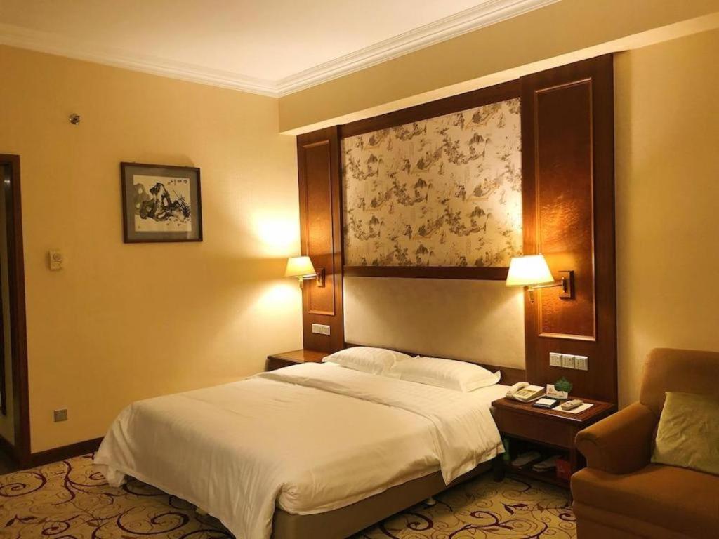 Fenggang Gladden Hotel Tiantangwei Exterior photo