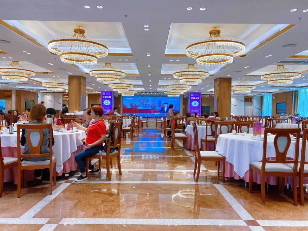 Fenggang Gladden Hotel Tiantangwei Exterior photo