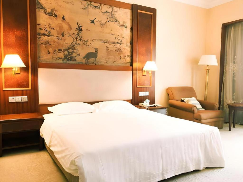 Fenggang Gladden Hotel Tiantangwei Exterior photo