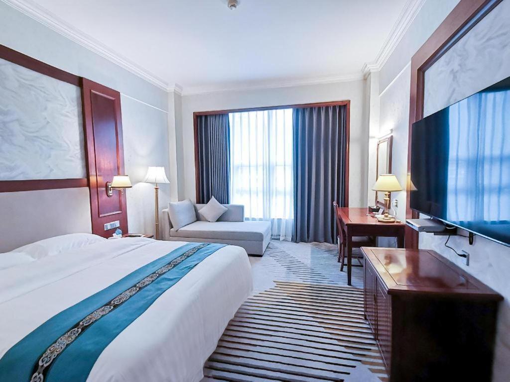 Fenggang Gladden Hotel Tiantangwei Exterior photo