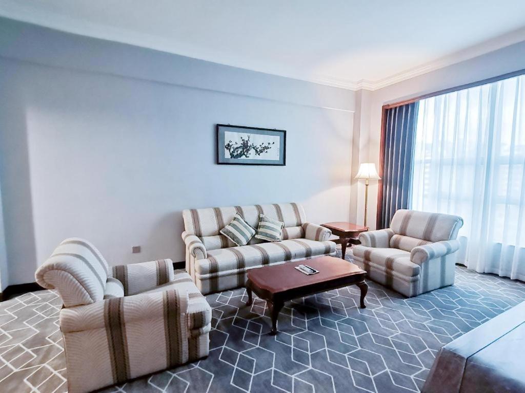 Fenggang Gladden Hotel Tiantangwei Exterior photo