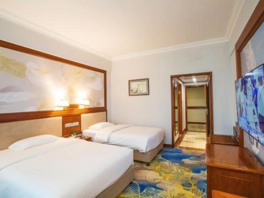 Fenggang Gladden Hotel Tiantangwei Exterior photo