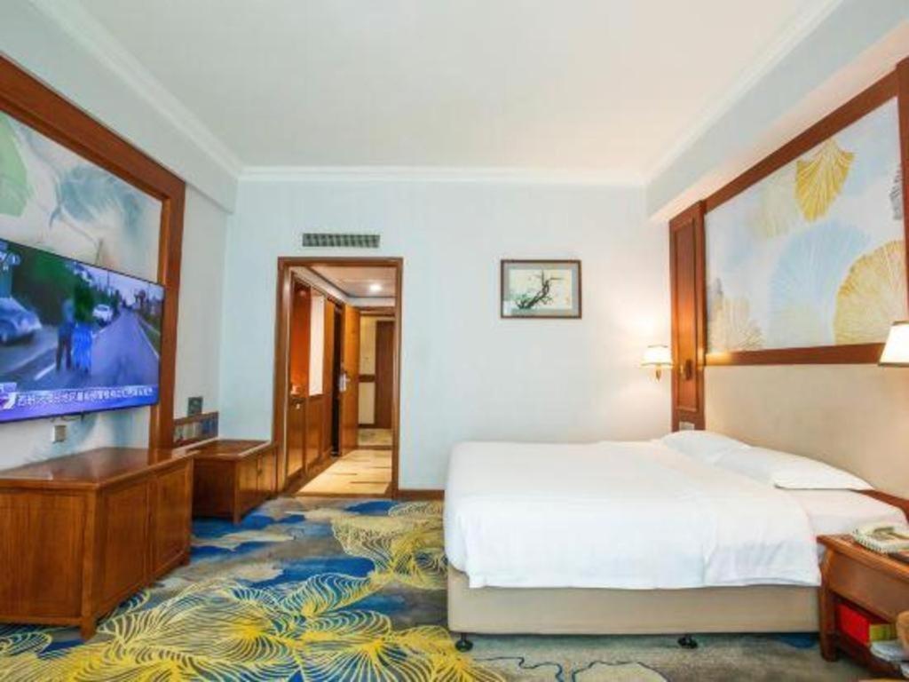 Fenggang Gladden Hotel Tiantangwei Exterior photo