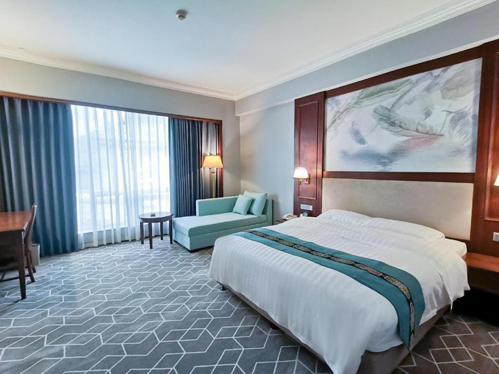 Fenggang Gladden Hotel Tiantangwei Exterior photo