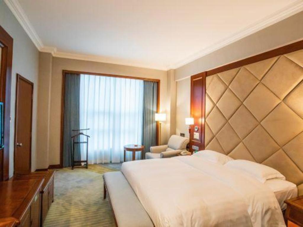 Fenggang Gladden Hotel Tiantangwei Exterior photo