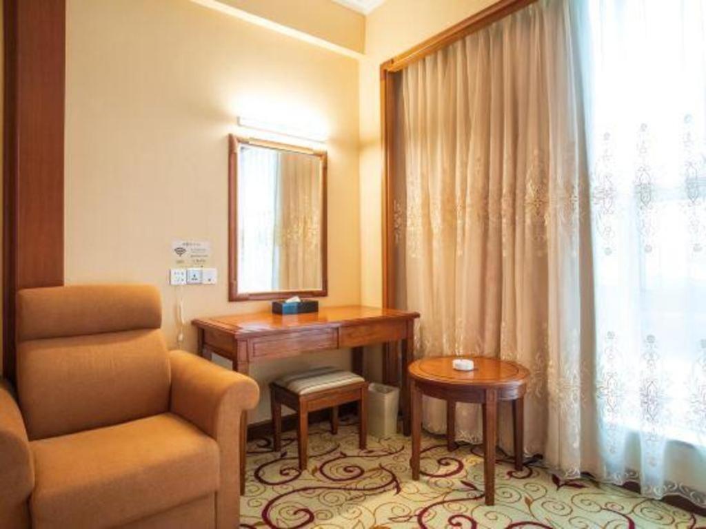Fenggang Gladden Hotel Tiantangwei Exterior photo